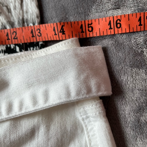 White skirt - Picture 4 of 4